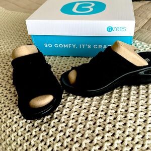 Bzees Black Machine Washable free foam stretch uppers. Never worn.   6 1/2 M